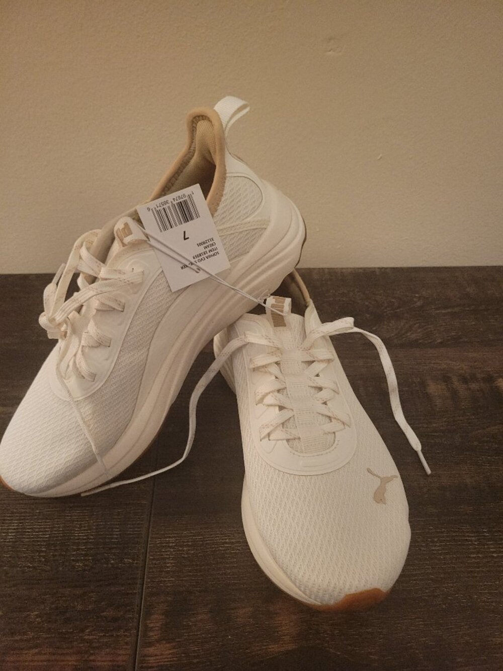 Sophia Evo Sneakers PUMA,Women size 7,new with tag